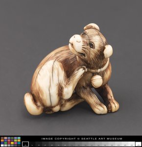 Netsuke mallinnettiin koiraksi, joka raapii sitä kaula tekijältä Japanese School
