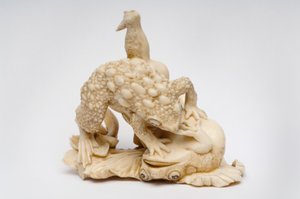 Kahden rupikonnan okimono lootuksenlehdellä, n. 1550-1600 tekijältä Japanese School