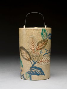 Sakepullo, 1600-luku (Kyoto-keramiikka overglaze emaleilla) tekijältä Japanese School