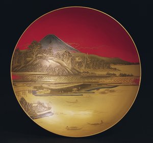 Sake-kuppi, joka kuvaa maisemaa veneineen ja siltaa Fuji-vuoren alla, 1800-luku (lakkat ja kultafolion upotus lakkapohjalla) tekijältä Japanese School