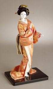 Seisova lady-nukke, japanilainen tekijältä Japanese School