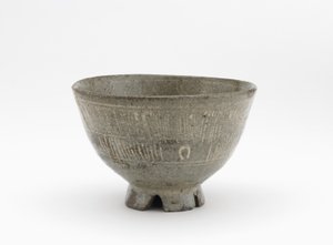 Teekulho mishima-tyyliin, Sagan prefektuuri, Edo-kausi, 1600-luvun alku (kivitavara, jossa on vaikutelmia ja viiltoja, joissa on valkoinen lippa) tekijältä Japanese School