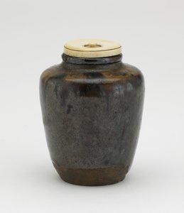 Tea caddy, katatsuki-tyyppinen, Seto, Aichin prefektuuri, Edo-kausi, 1600-luvun puoliväli (keraaminen) tekijältä Japanese School
