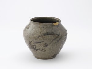 Teeseremonian vesipurkki, Sagan prefektuuri, Edo-kausi, 1600-1700-luku (keraaminen) tekijältä Japanese School