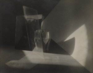 [Still-life Abstraction], n. 1923 (gelatiinihopeaprintti) tekijältä Jaromir Funke