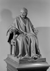 Istuva Voltairen veistos (1694-1778)