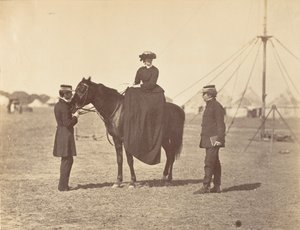 [Lady Canning mustalla arabillaan ja lordi Clyde, komentaja], 1858-61. tekijältä Jean Baptiste Oscar Mallitte