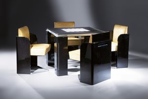 Pelipöytä ja neljä yhteensopivaa tuolia Madeleine Vionnet