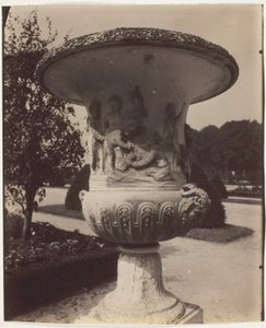 Versailles, maljakko tekijältä Jean Eugène Auguste Atget