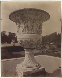 Versailles, maljakko tekijältä Jean Eugène Auguste Atget