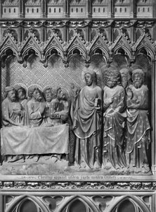 Katedraali, sisustus, kuorotaulu, Jeesus Kristus ilmestyy Öljymäelle, n. 1340-51 (monivärinen kivi)