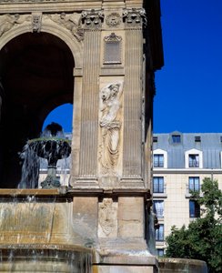 Arkkitehtuuri: yksityiskohta Innocents-suihkulähteestä, joka edustaa nymfejä. Suunnittelevat arkkitehdit Jean Goujon, Augustin Pajou ja Pierre Lescot. 1546-1549. Place Joachim du Bellay, Pariisi.
