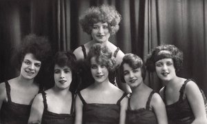 Tanssi- tai teatteriryhmä, 1900-1929. tekijältä Jerome Ltd