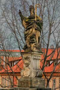 Pyhän Augustinuksen Hippon patsas Kaarlensillalla tekijältä Jeronym (1632 1709) Kohl