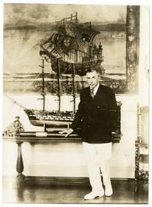 Booth Tarkington, n. 1920-28 (gelatiinihopea valokuva) tekijältä Jessie Tarbox Beals
