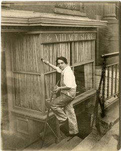 Charlotte Powell, Village Painter, n. 1905-1916 (gelatiinihopea valokuva) tekijältä Jessie Tarbox Beals