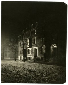 Chestnut Street, Boston, USA, n. 1902-10 (gelatiinihopea valokuva) tekijältä Jessie Tarbox Beals