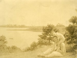Coningsby Dawson, n. 1905–1940 (gelatiinihopea valokuva) tekijältä Jessie Tarbox Beals