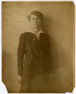 Frances Maule, n. 1905-1940 (gelatiinihopea valokuva) tekijältä Jessie Tarbox Beals