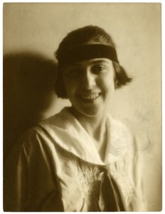 Helen Rehber tai Rehler, n. 1905-40 (gelatiinihopea valokuva) tekijältä Jessie Tarbox Beals