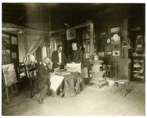 Vasemmalta oikealle: Cullen Yates - peitetty - Walter Dean, n. 1905-11 (gelatiinihopea valokuva) tekijältä Jessie Tarbox Beals