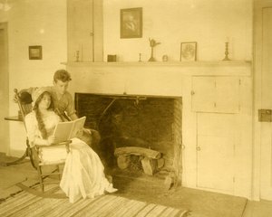 Malcolm Stewart Boylan ja hänen äitinsä Hän on yksi Hollywoodin 9 tärkeästä nimikirjoittajasta, n. 1905-1917 (gelatiinihopeakuva) tekijältä Jessie Tarbox Beals