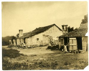 "Meksikolainen" talo Texasissa lähellä San Antonioa tekijältä Jessie Tarbox Beals