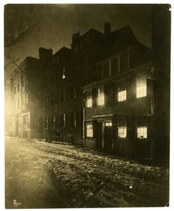Pinckney Street, Boston, Mass, USA, n. 1902-10 (gelatiinihopeakuva) tekijältä Jessie Tarbox Beals