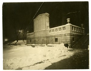 Shaw Memorial yöllä, Boston, USA, n. 1902-1910 (gelatiinihopea valokuva) tekijältä Jessie Tarbox Beals