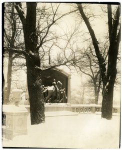 Shaw Memorial in myrsky, Boston, USA, n. 1902-1910 (gelatiinihopea valokuva) tekijältä Jessie Tarbox Beals