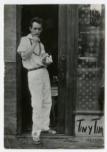 Tiny Tim, Greenwich Village, New York, USA, n. 1915-22 (gelatiinihopea valokuva)
