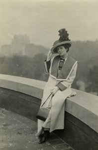 Viola Allen, n. 1920-30 (gelatiinihopea valokuva) tekijältä Jessie Tarbox Beals