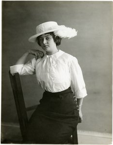 Valkoinen silkkipusero, McCreery