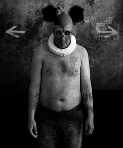 Klovnien kuolema (sarja), 2014 (valokuvataide digitaalinen taide) tekijältä Johan Lilja