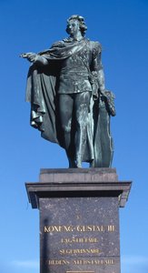 Kuningas Kustaa III:n patsas, joka on veistetty vuonna 1799 vuonna 1792 murhatun kuninkaan muistoksi, Gamla Stan (Vanhakaupunki), Tukholma, Ruotsi (kuva)