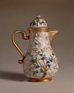 Kahvipannu, koristeltu applikoidulla reliefillä, Meissen, n.1710 posliinia