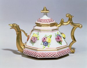 Meissenin kahdeksankulmainen teekannu, n.1718 posliinia.