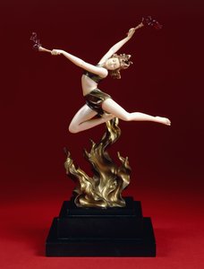 The Flame Leaper, 1900-luvun alku (kylmämaalattu pronssi, norsunluu, meripihka, musta belgialainen marmoripohja)