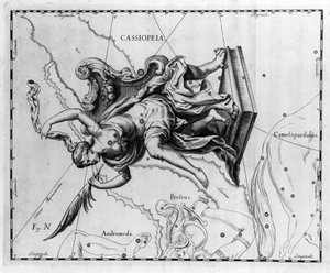 Cassiopeen tähdistö: Cassiopee, Etiopian kuninkaan Cepheen vaimo istuu tuolilla, jota koristavat palmut. Levy piirretty Johannes Heveliuksen tai Hevelin (1611-1687) "Firmamentum Sobiescanum sive Uranographia" -julkaisusta