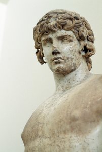 Antinous, Parian marmoripatsas, Apollon temppelistä Delphissä, Kreikassa, roomalainen sivilisaatio, 2. vuosisadalla jKr, yksityiskohta