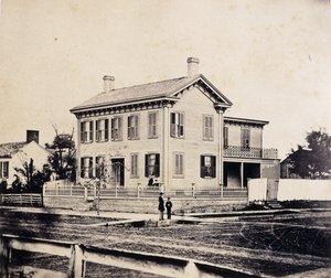 Abraham Lincoln poseeraa Springfieldissä, Massachusetts Home, noin 1860-1870 (albumiprintti)