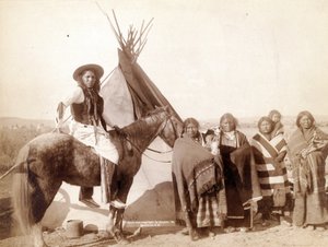 Lakota-intialaiset naiset tiipeillä, 1891