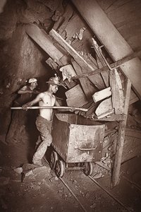 Mylly 412:ssa, Dolcoathin kaivoksessa, kuvitus J.C. Burrowsin ja William Thomasin teoksesta "Mongst mines and miners tai Underground Scenes by Flash-Light", pubi. 1893 (seepiakuva) tekijältä John Charles Burrow