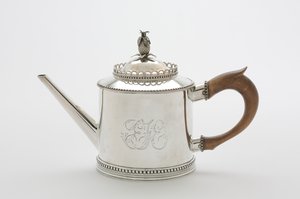 Teekannu, n. 1790 (hopea) tekijältä John David