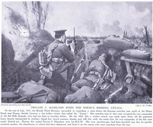Sotamies F Hamilton palkittiin DCM:llä pysäyttämällä vihollisen pommitushyökkäys heinäkuussa 1915 Hoogessa. tekijältä John Harris Valda