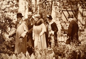 Kuningas Yrjö ja kuningatar Mary Chelsean kukkanäyttelyssä 1930-luvulla