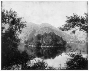 Ellens Isle, Loch Katrine, Skotlanti, 1800-luvun loppu tekijältä John L. Stoddard