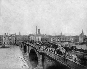 Lontoon silta rakennettu vuonna 1831 Thamesin yli Lontoossa, n. 1900 (b/w kuva)