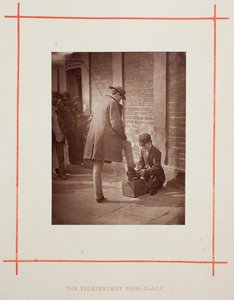 The Independent Shoe-Black, 1877. tekijältä John Thomson