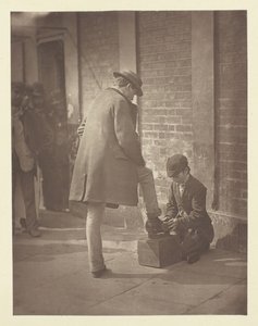 The Independent Shoe-Black, 1881. tekijältä John Thomson